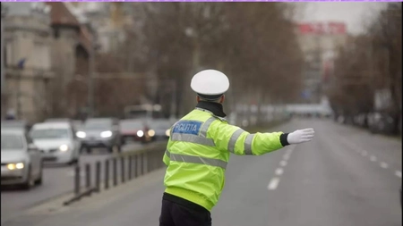Polițistul din Botoșani, lovit de mașină în timp ce dirija circulația, se zbate între viață și moarte