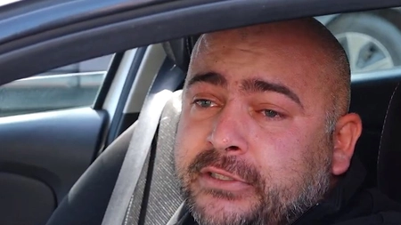 Drama unui taximetrist care are un copil cu autism: ” Sunt înjosit, mă simt înjosit de statul român! Am un copil cu autism și nu mai am bani!” - VIDEO