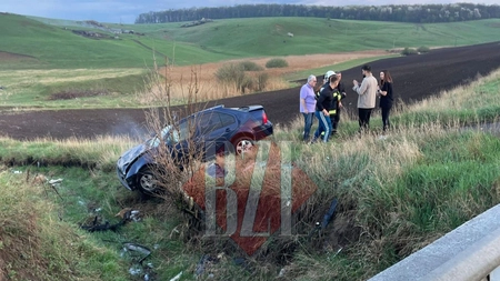 Accident rutier cu trei victime în județul Iasi! Un autoturism a părăsit partea carosabilă și s-a răsturnat