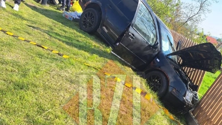 Accident rutier violent la Iaşi! Un autoturism a rupt un gard după ce a fost scăpat de sub control - EXCLUSIV, FOTO, UPDATE