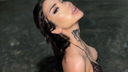 Bia Khalifa, fotografii scandaloase! Vedeta s-a fotografiat în repetate rânduri goală