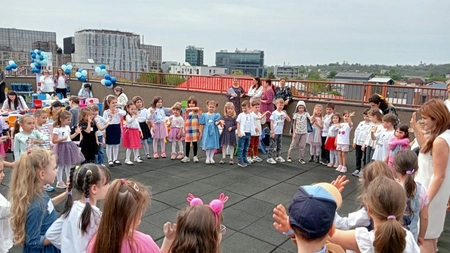 Peste 1.000 de preșcolari din județul Iași au finalizat cu succes programul educațional “LET'S PLAY”