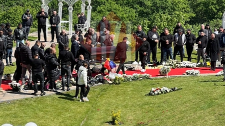 Cortegiul funerar se îndreptă spre cimitirul Eternitatea. Sicriul în care se află Costel Corduneanu a fost scos pe brațe - FOTO, VIDEO