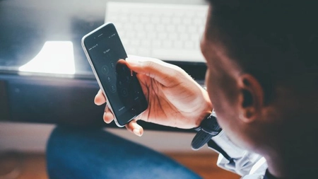 O nouă lege pentru românii cu buletin. Anunțul va fi făcut prin SMS sau email