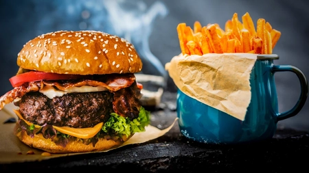 Românii, printre cei mai mari consumatori de fast food. Ce părere au nutriționiștii