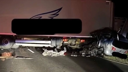 Accident mortal în Buzău! O tânără de 29 de ani și-a pierdut viața după ce a intrat cu mașina sub remorca unui TIR - FOTO