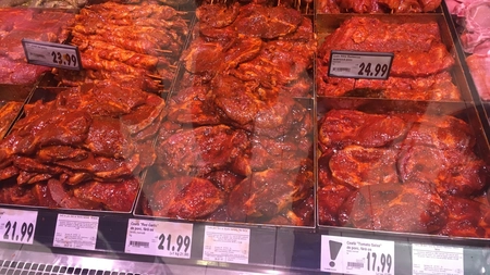 De unde se aduce carnea de porc la Kaufland: Românii o cumpără, dar nu știu detaliile de pe etichetă!