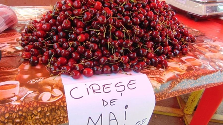 Cât costă cireşele de mai: La marginea drumului sunt la jumătate din preţul din pieţe