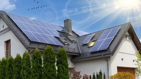 S-a dat lege pentru românii care au panouri fotovoltaice pe casă. Iată ce trebuie să facă