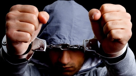 Cinci infractori din Iași au rămas pe lista celor mai căutați din România. Unul dintre ei are o „colecție” de infracțiuni ce-ți dau fiori: deținere de muniție de război și instigare la omor - FOTO