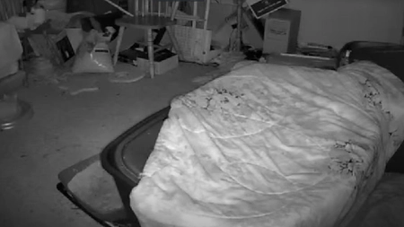 O tânără din Iași a montat o cameră de supraveghere ascunsă în dormitorul matrimonial și a plecat de acasă. Când s-a întors, și-a ieșit din minți. Toate scenele au fost înregistrate - FOTO
