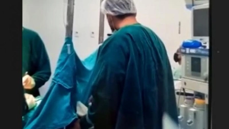 O tânără s-a sinucis după ce a fost violată pe targă la urgențe. Cine este agresorul