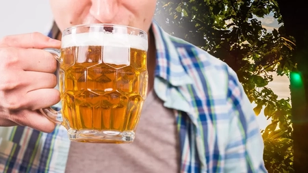 Ce se întâmplă dacă bei bere pe caniculă? Experții trag un semnal de alarmă