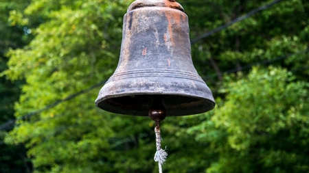 Clopotele bisericilor ortodoxe bat de Înălțarea Domnului și Ziua Eroilor