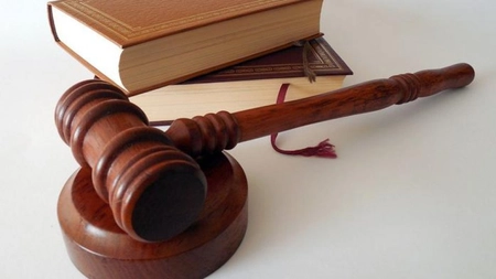 Legea “fugarilor”, contestată de magistraţii ÎCCJ, se discută marţi la Curtea Constituţională