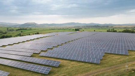 S-a inaugurat cel mai mare parc fotovoltaic din România. Proiectul valorează 65 de milioane de euro