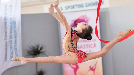 O gimnastă din Iași va reprezenta România la Pharaohs Cup în Egipt. Elisabeta are 12 ani și deja a uimit în lumea sportului - FOTO
