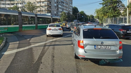 Circulația tramvaielor, blocată în două zone importante ale Iașului