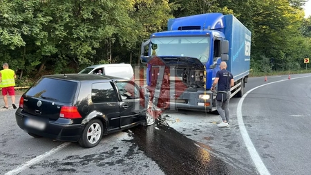 Accident rutier în zona Motel Bucium. Un autocamion și un autoturism au intrat în coliziune - UPDATE