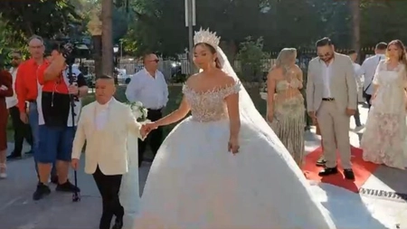 Karmen Minune, în lacrimi la nunta surorii mai mici! Artista nu și-a putut stăpâni emoțiile