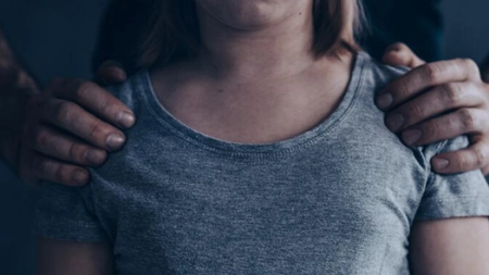 A fost aprobat primul voucher pentru o victimă a unei infracțiuni sexuale. Pot beneficia de până la 18.500 lei