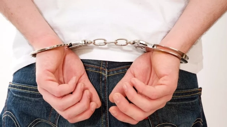 Un bărbat și o femeie au fost arestați după atacul cu acid sulfuric de la Călărași. Iată de la ce a pornit scandalul