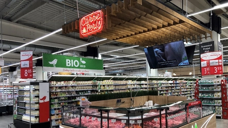 Îți faci cumpărături de acolo, dar sigur nu știi asta: De unde provine carnea de la Auchan