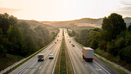 Au fost introduse noi reguli de circulație. Iată la ce trebuie să fie atenți șoferii