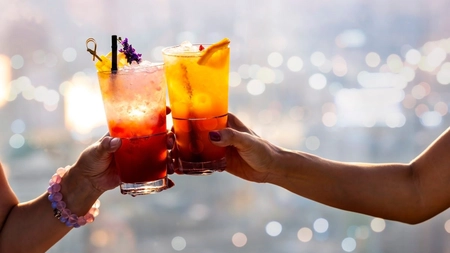 Notă de plată de 811 euro pentru 2 băuturi, la un restaurant de pe o insulă grecească! Recenziile sunt foarte proaste pe Tripadvisor