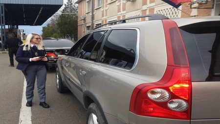 Permis de conducere moldovenesc fals, cu destinația Franța, oprit la frontieră