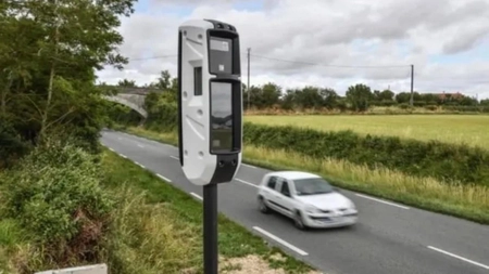 Regula pe care șoferii nu o respectă la vederea unui radar. Puțini conducători auto fac asta