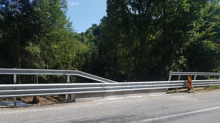 UMB isi face fabrică de parapet metalic pentru autostrăzi