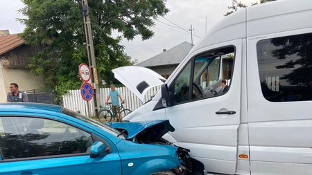 Accident rutier în Podu Iloaiei. Două autoturisme au fost implicate - UPDATE