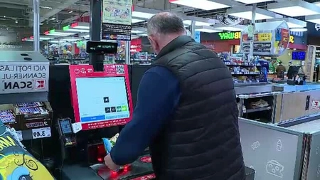 Românii, cei mai inventivi în vreme de criză! Cum a încercat un bărbat să plătească mai puțin într-un supermarket