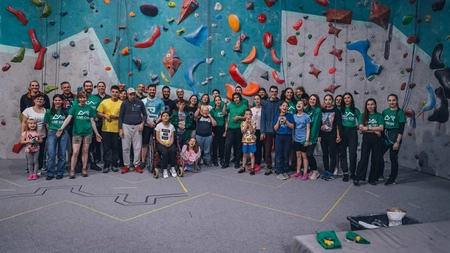 50 de copii și tineri cu dizabilități vor participa la proiectul „Creșterea stimei de sine prin escaladă”, organizat de Asociația Climb Again