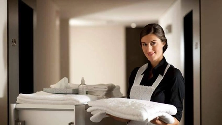 Locul de muncă unde poți câștiga 600 de lei pe zi! Ți se oferă cazare și trei mese pe zi!