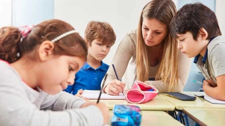 Ce salarii au profesorii din sistemul de învățământ privat! Poate ajunge la 8.000 de lei