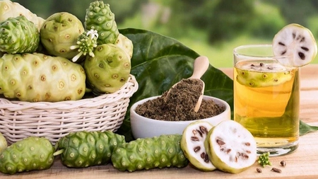 Ce beneficii are sucul de noni? Ce este noni, fructul minune pentru sănătate?