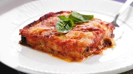 Vinete Parmigiana – un prânz delicios ce combină bucătăria italiană cu aromele clasice românești