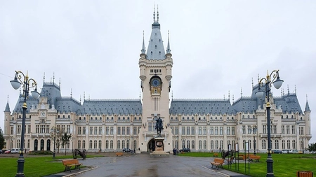 Expoziție de cristale la Palatul Culturii. Diamantul Herkimer, atracția principală a evenimentului
