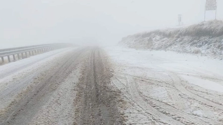 Cum a reacționat un turist polonez când a văzut stratul de zăpadă de pe Transalpina. A vizitat România în drum spre Grecia