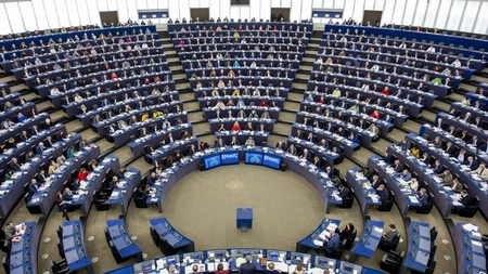 Europarlamentarii de la PSD-PNL-USR au votat rezoluția prin care donăm 0,25% din PIB către Ucraina! România își permite să doneze miliarde de euro