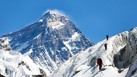 Muntele Everest este cel mai înalt din lume și continuă să crească. Care este motivul