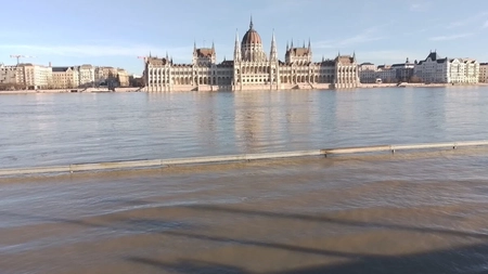 Inundații violente în Budapesta. Armata a fost mobilizată pentru a proteja Parlamentul