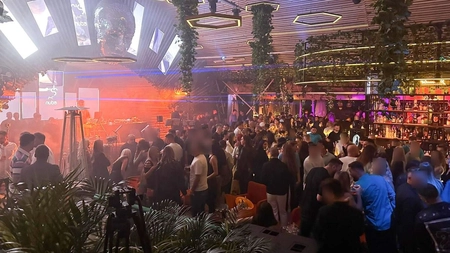 Tupeul lui Ștefan Tânjală nu are limite! Muzica a răsunat, în weekend, în clubul ilegal pe care îl deține. Patronul vrea să fenteze legea și să primească autorizație de la ISU