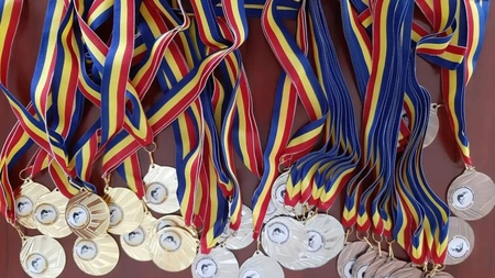 Începând cu anul 2025, olimpicii de nivel național care au obținut locurile II, III și mențiune nu se mai pot înscrie la facultate fără admitere. O petiție a fost inițiată în acest sens: „Această decizie este nejustificată”