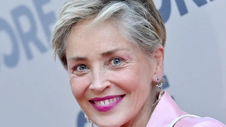 Sharon Stone s-a filmat la piscină. Actrița de 66 de ani a mutat scenele din 