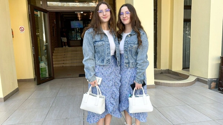 Asta, da, coincidență! Flavia și Elida sunt gemene și vor să fie doctorițe. Culmea, au intrat la UMF Iași cu aceeași medie la examenul de admitere