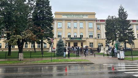 Două absolvente de la Universitatea de Științele Vieții (USV) Iași au primit premii în bani, lăsate prin testament de către doi profesori: „Este un sprijin care mă ajută să continui pe drumul ales”