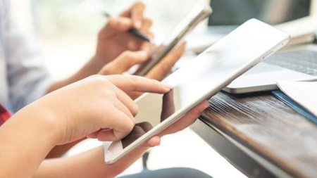 Elevii ieșeni încep, săptămâna aceasta, testarea inițială standardizată. Timp de două săptămâni, vor susține probele pe o platformă online